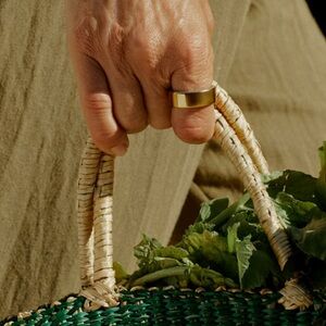 Oura Ring Gen 4 – Gold – Size 8 – Charger Included